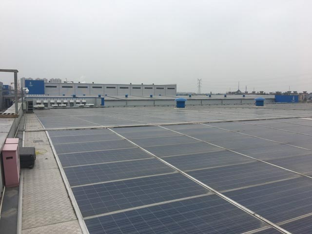 太陽光発電プロジェクトにおける急速シャットダウン装置を使用しないコスト