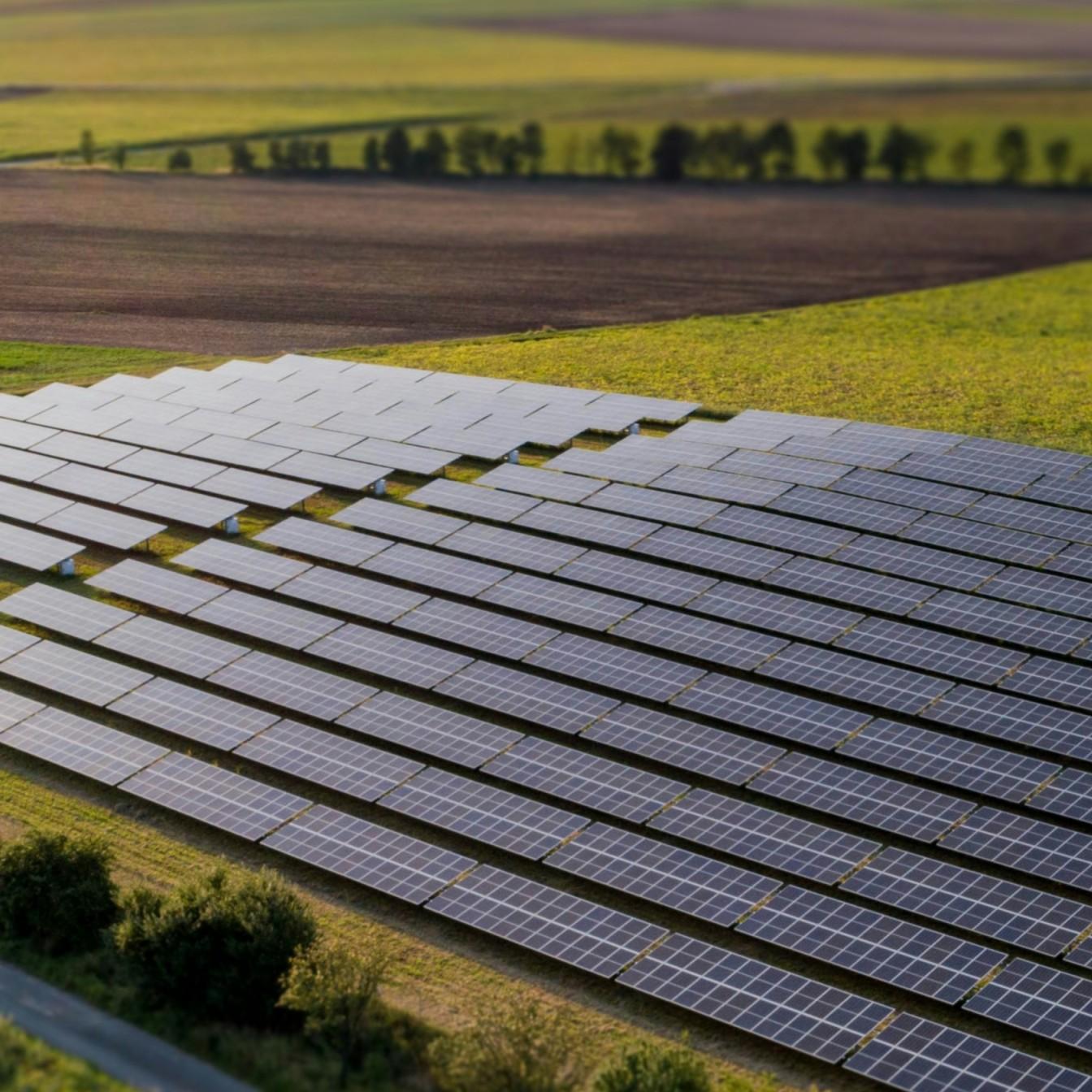 PV アレイコンビナーボックスで太陽システムを最適化