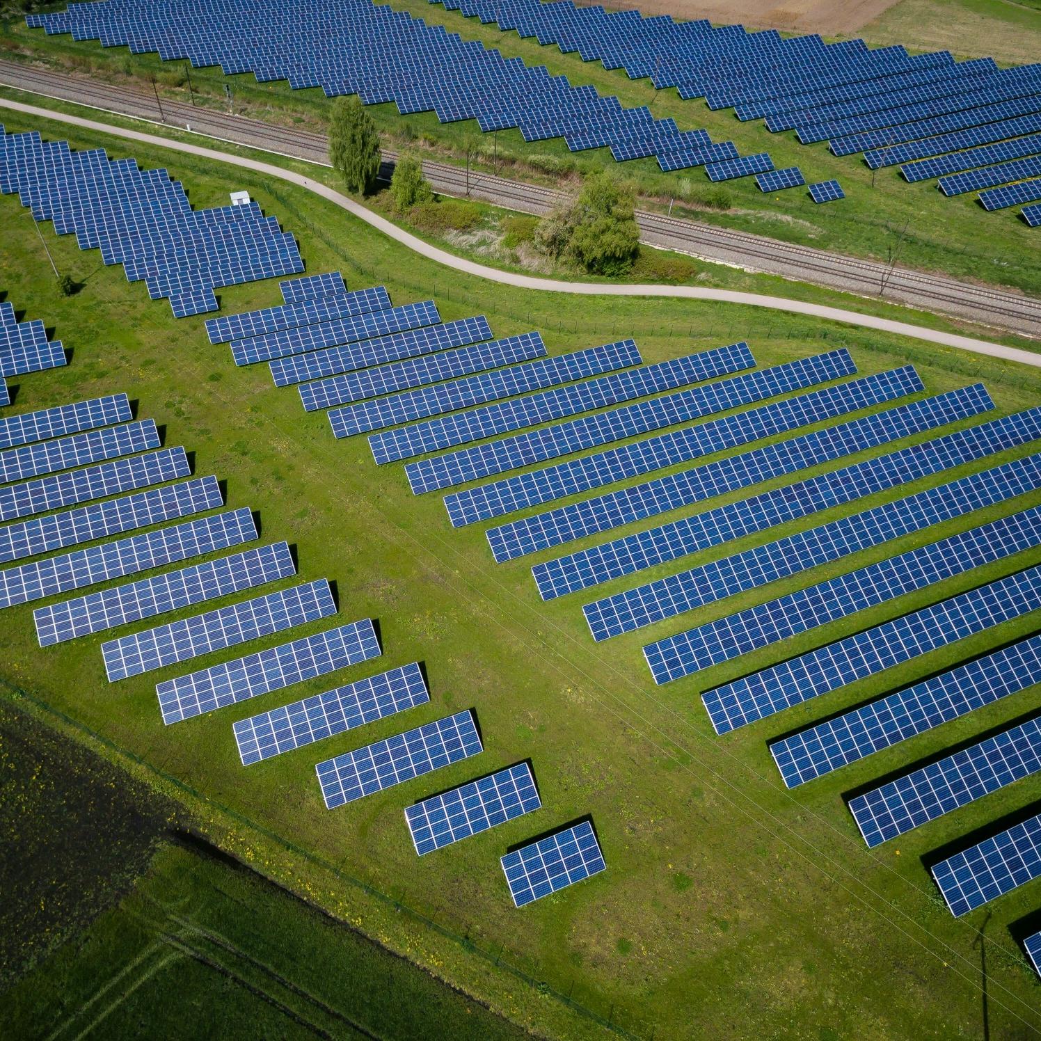 MLPE メーカーの比較 ： Fonrich がタイの太陽光プロジェクトで際立っている理由